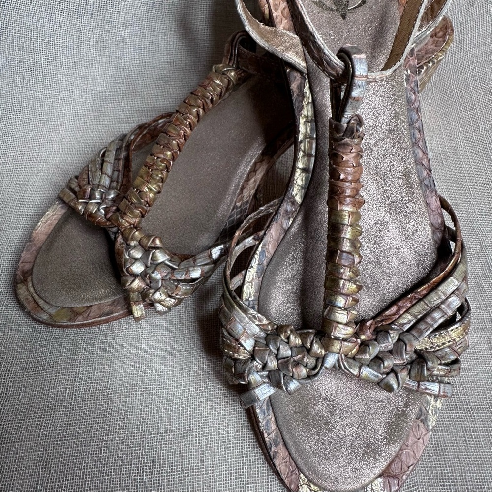 Vince Camuto Forster Reptile Bronze Gold Strappy Sandals 8